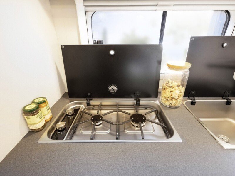 DET Camper 560 FMK Kocher Spuele 261124 RET Screen