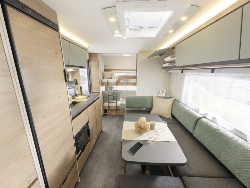 DET Camper Family 560 FMK DS 251124 RET