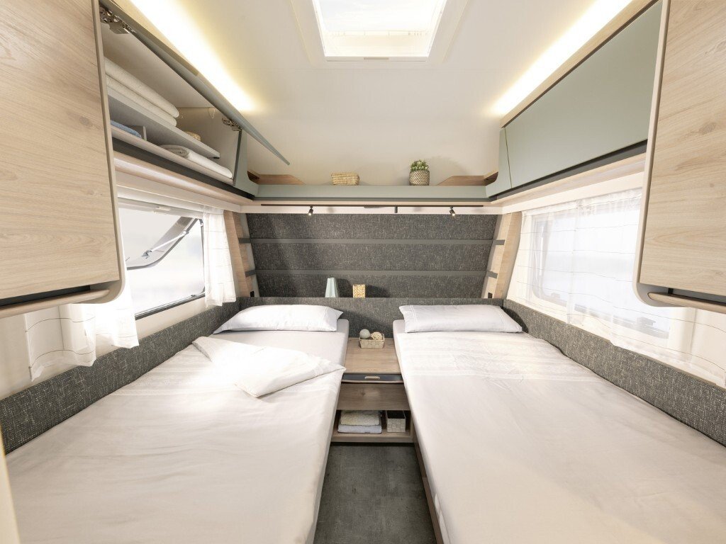 DET Camper 460 EL Bett 201124 RET Screen