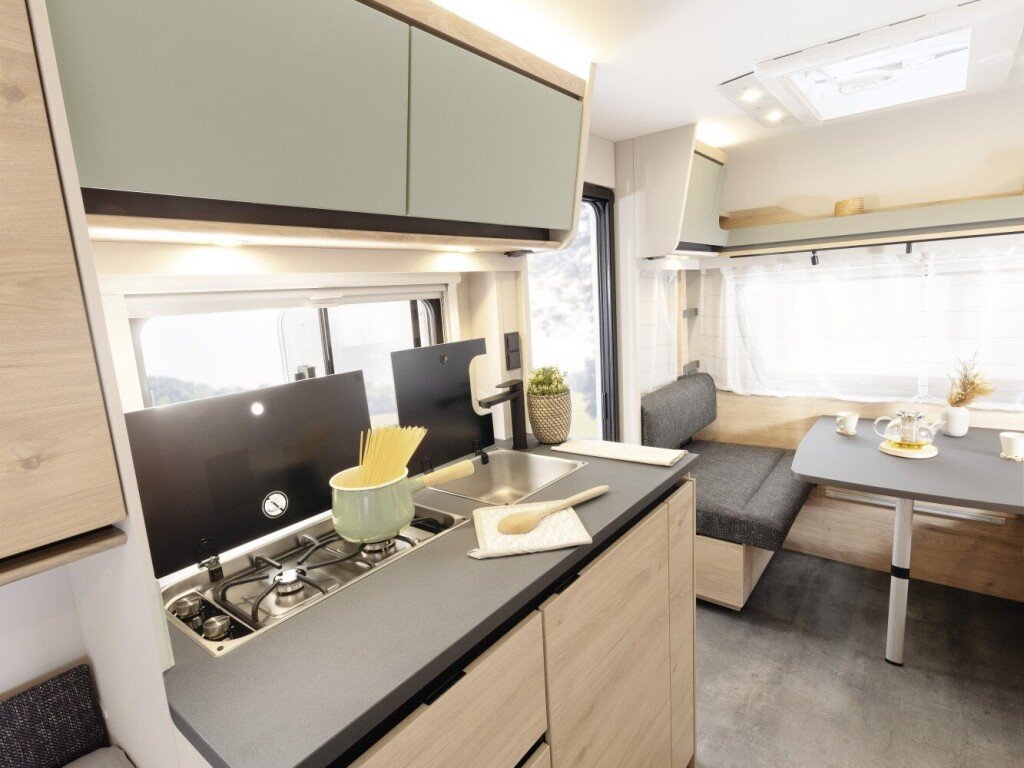DET Camper 460 EL Kueche 251124 RET