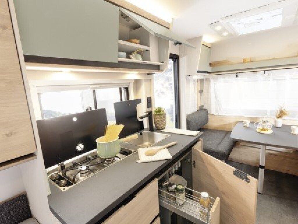 DET Camper 460 EL Kueche Variante A 251124 RET Screen
