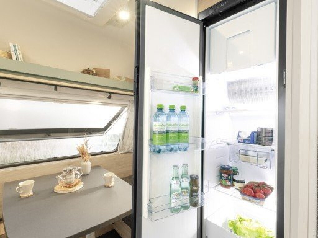 DET Camper 460 EL Kuehlschrank 211124 RET Screen
