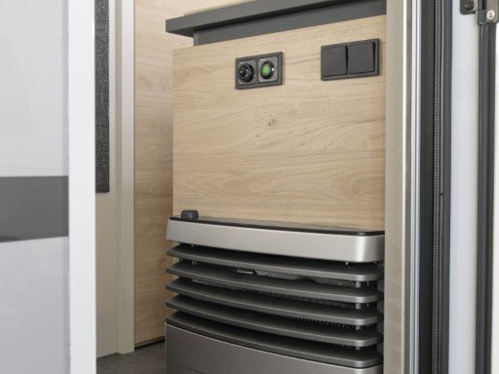 DET Camper 460 EL Truma 201124 RET Screen