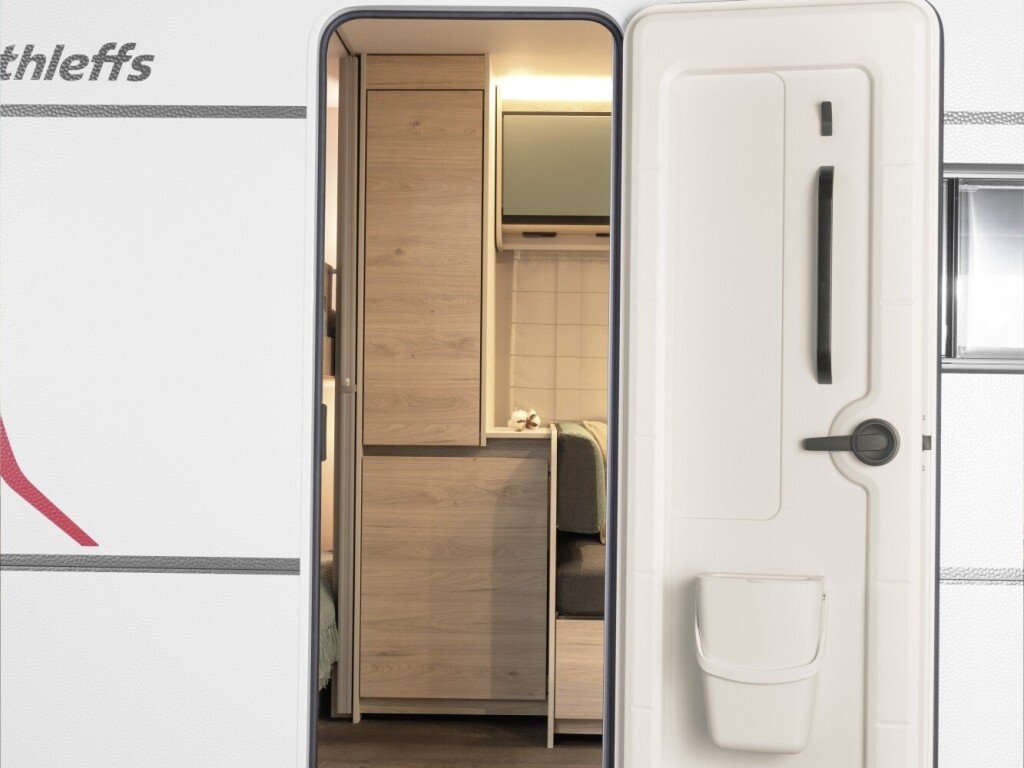 DET Camper Family 560 FMK Einstiegstuere 261124 RET