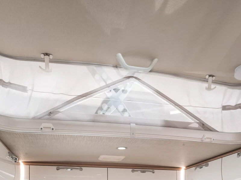 er18 touringtri430 chia jan interior bett illu copy