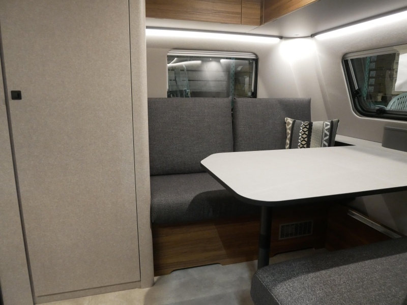 Eriba Feeling 425 image