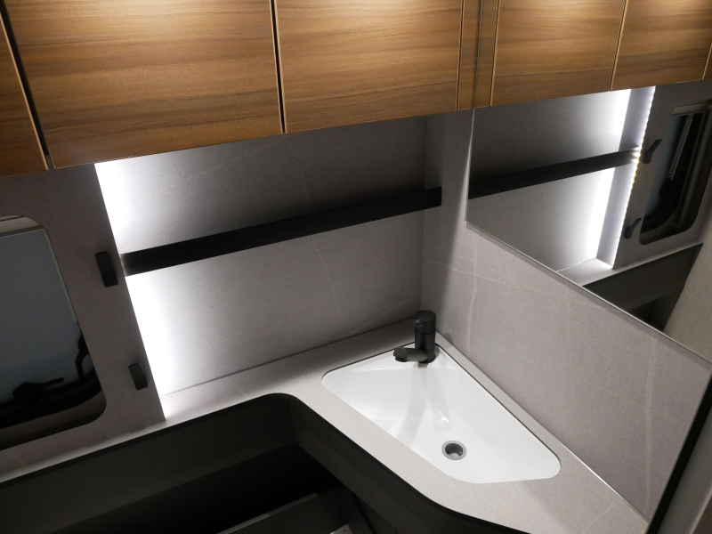 Eriba Feeling 425 image