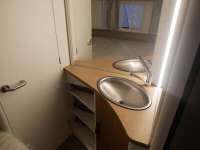 Eriba Nova 445 image