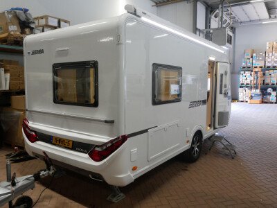 Eriba Nova 445 image