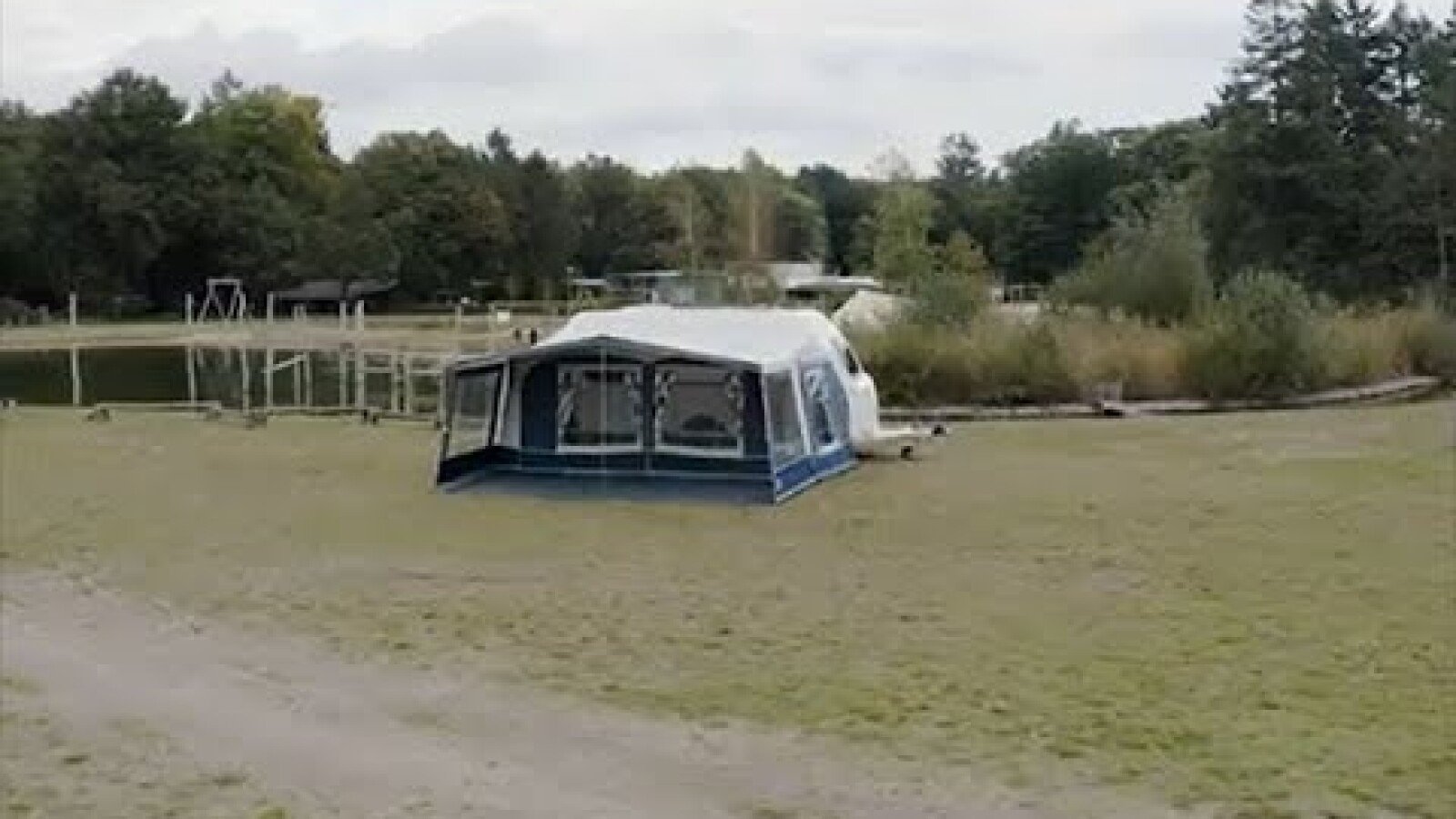 Opbouw Doréma voortentluifel: Locarno Plus en Palma